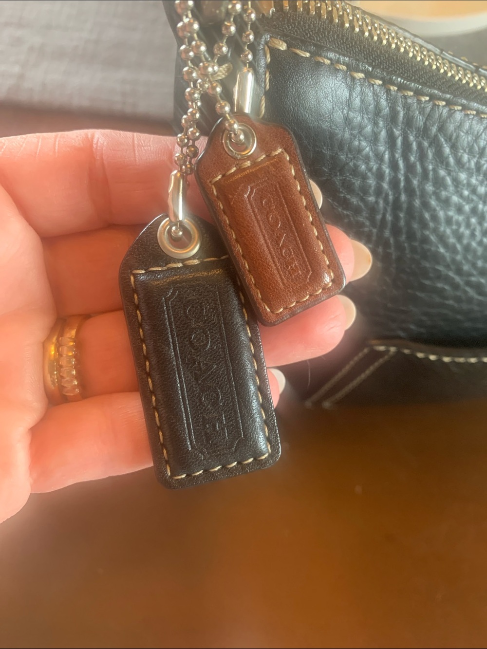 Coach Chelsea shoulder bag EUC - Picture 9 of 13
